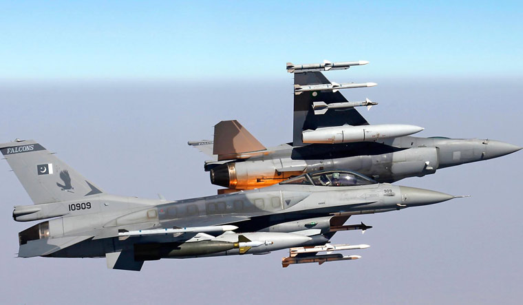 Pakistansk F-16-fly